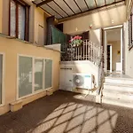 Central Berchet With Terrace And Private Entrance
